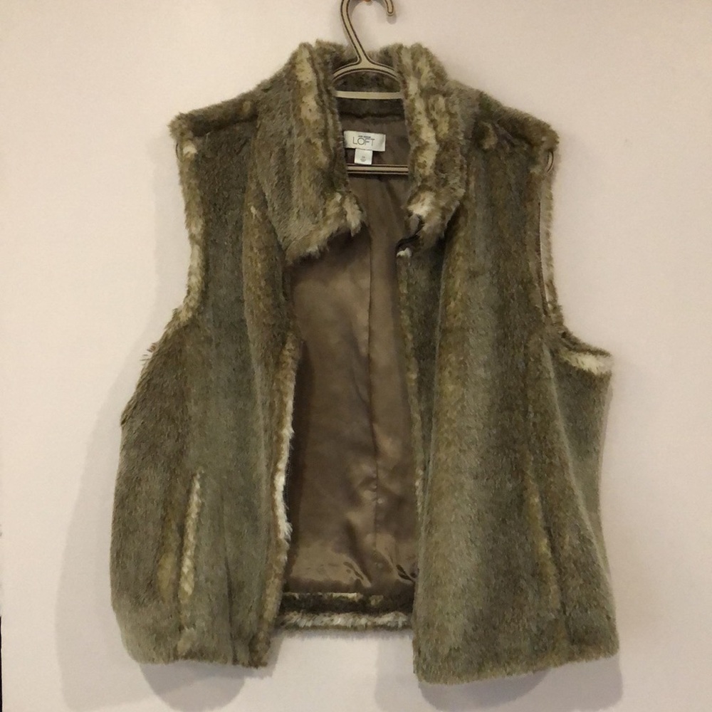 Women’s Anna Tyler Loft Faux Fur Full Zip Soft Vest Whit Haden Pockets